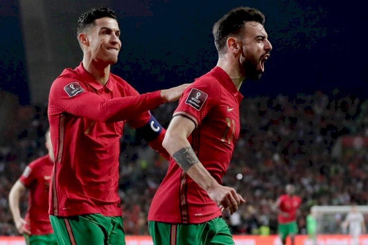 Selebrasi Bruno Fernandes usai mencetak gol ke gawang Makedonia Utara/Foto: UEFA