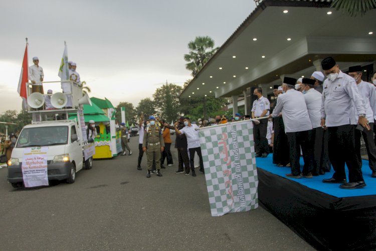 Tahrib Ramadan yang digelar dengan Pawai Mobil Hias dari Istana Gubernur Sumsel. (Humaidy Kennedy/rmolsumsel.id)