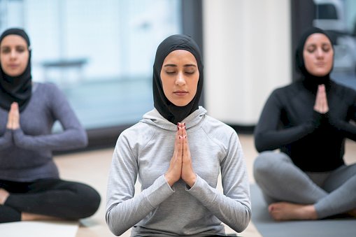 Yoga bisa menjadi pilihan olahraga usai salat Tarawih selama bulan Ramadan. (Net/rmolsumsel.id)