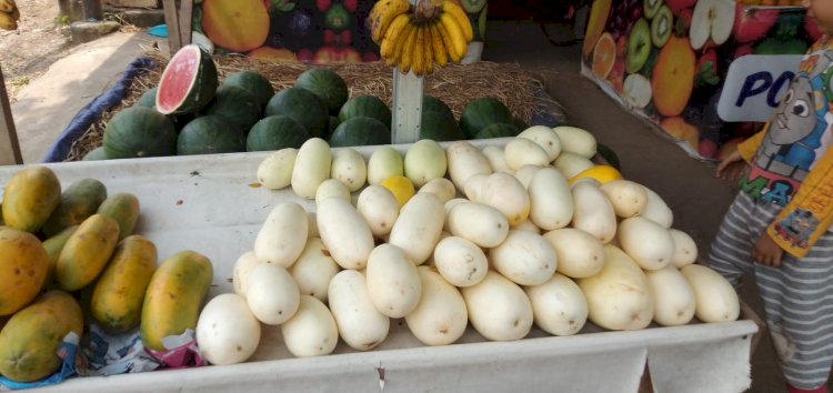 Buah Belewah mulai membanjiri pasar di palembang menjelang Ramadan. (Mita Rosnita/rmolsumsel.id)