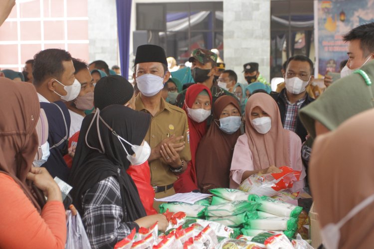 Suasana bazar murah di Palembang . (Humaidy Kennedy/rmolsumsel.id)