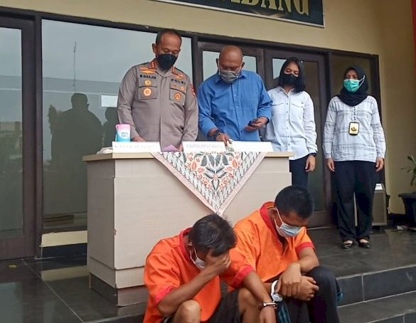 Dua tersangka Muhammad Syawaluddin (30) dan  Syahrudin (43) saat ungkap kasus di Polrestabes Palembang. (ist/rmolsumsel.id)