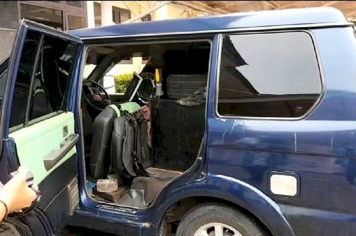 Mobil dengan modifikasi tangki/ist