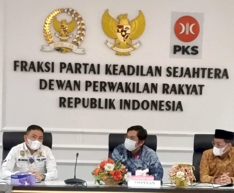 Penyampaian aspirasi buruh ke Fraksi PKS DPR RI. (ist/rmolsumsel.id) 