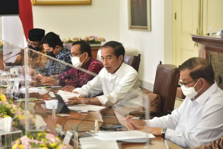 Presiden Joko Widodo saat memimpin Rapat Terbatas Persiapan Menghadapi Idulfitri 1443 H/2022 M  di Istana Kepresidenan Bogor, Jawa Barat, Rabu (6/4). (Setkab/rmolsumsel.id)