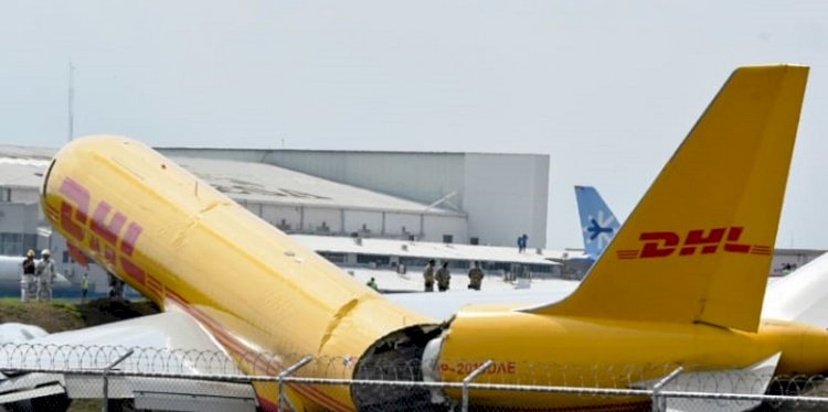 Kondisi pesawat boeing yang terbelah menjadi dua. (Istimewa/rmolsumsel.id)