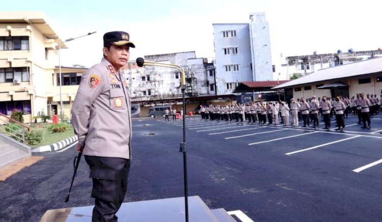 Kapolda Sumsel Irjen Toni Harmanto memberikan arahan kepada anggota pada apel pagi di Mapolda Sumsel, Senin (11/4). (Humas Polda Sumsel/rmolsumsel.id)