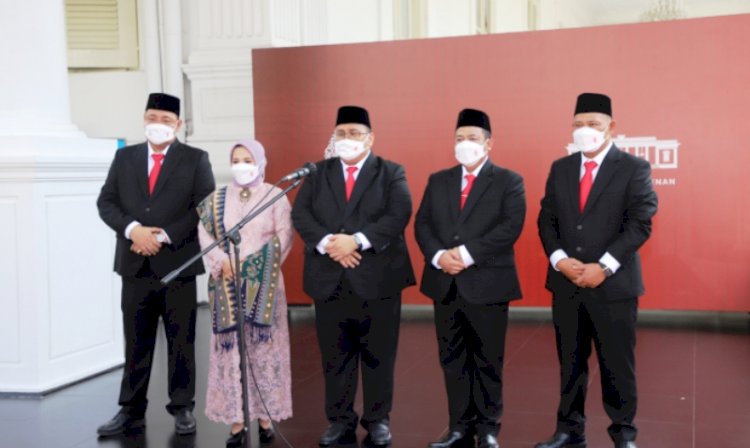 Komisioner Bawaslu RI periode 2022 - 2027 usai dilantik. (Humas Bawaslu/rmolsumsel.id)