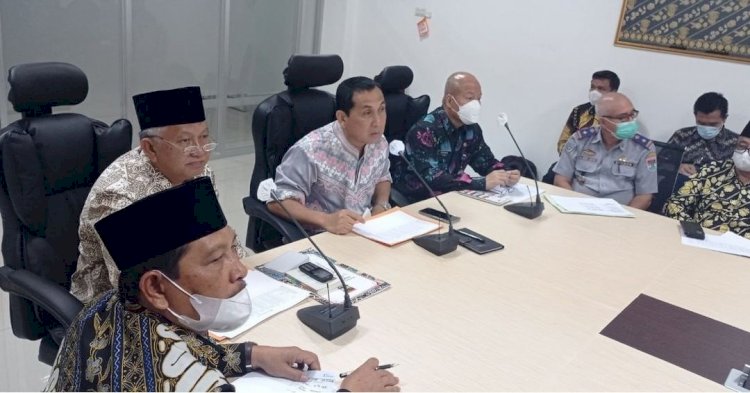 Wali Kota Lubuklinggau SN Prana Putra Sohe memimpin rapat penerimaan pendapatan asli daerah (PAD) tahun 2022. (Diskominfo Lubuklinggau/rmolsumsel.id)