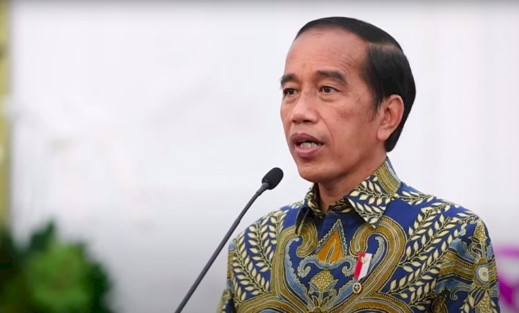 Presiden Joko Widodo menyampaikan sudah meneken PP tentang pemberian THR dan Gaji ke-13 bagi ASN, TNI, Polri, pejabat negara, pensiunan dan penerima pensiunan, Kamis (14/4). (BPMI Setpres/rmolsumsel.id)