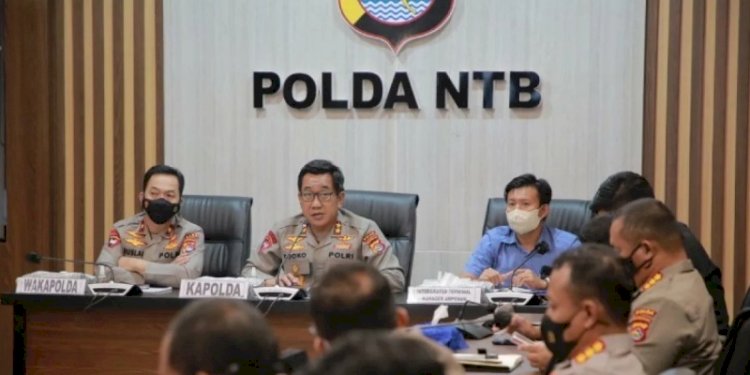 Kapolda Nusa Tenggara Barat (NTB), Irjen Djoko Poerwanto (tengah)/ist