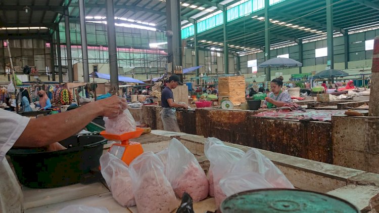 Peningkatan permintaan daging ikan giling mulai terjadi di sejumlah pasar di Palembang/Foto: Mita Rosnita