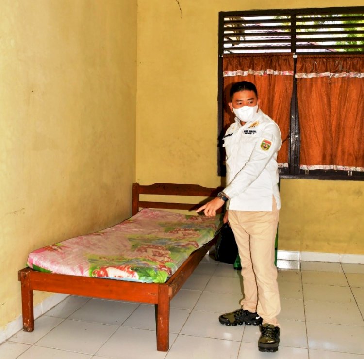 Wakil Ketua Komisi V DPRD Sumsel Mgs Syaiful Padli menemukan kondisi kasur di Panti Sosial Lansia Harapan Kita banyak yang tidak layak digunakan lagi. (Ist/rmolsumsel.id)
