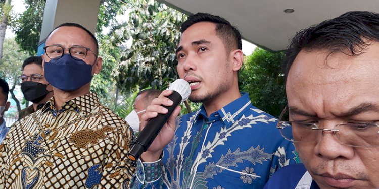 Kuasa hukum Eddy Soeparno, Erlangga Rekayasa (tengah) di Mapolda Metro Jaya/RMOL