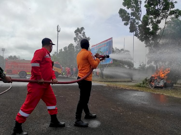 Tim gabungan melakukan simulasi pemadaman api guna menghadapi bencana Karhutbunla di Muba. (Amarullah Diansyah/RmolSumsel.id). 