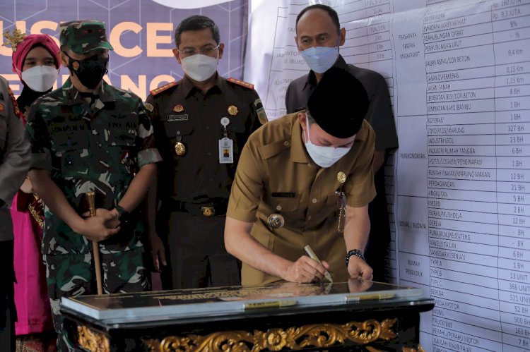 Wali Kota Palembang, Harnojoyo saat meresmikan rumah Restorative Justice. (Istimewa/rmolsumsel.id)