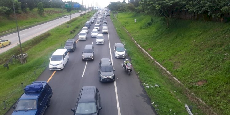 Arus lalu lintas kendaraan di Tol Cikampek Utama Kamis, 28 April 2022 siang/Ist