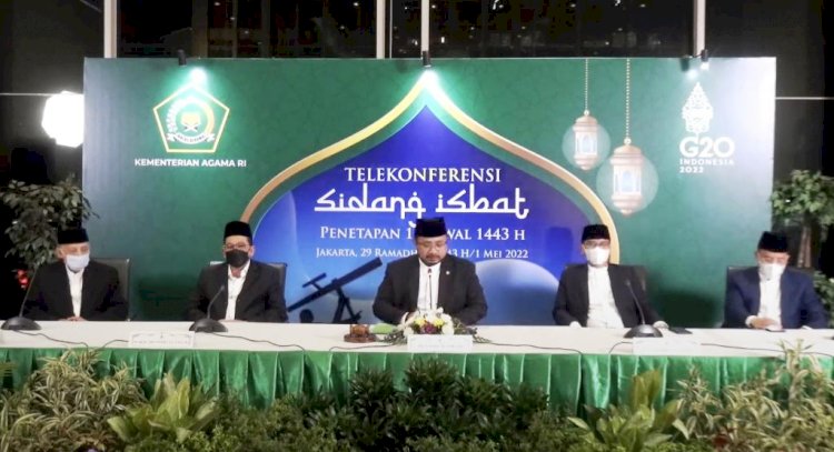 Menag Yaqut Cholil Qoumas menyampaikan hasil Sidang Isbat Penentuan 1 Syawal 1443 H, Minggu (1/5). (Kemenag/rmolsumsel.id).