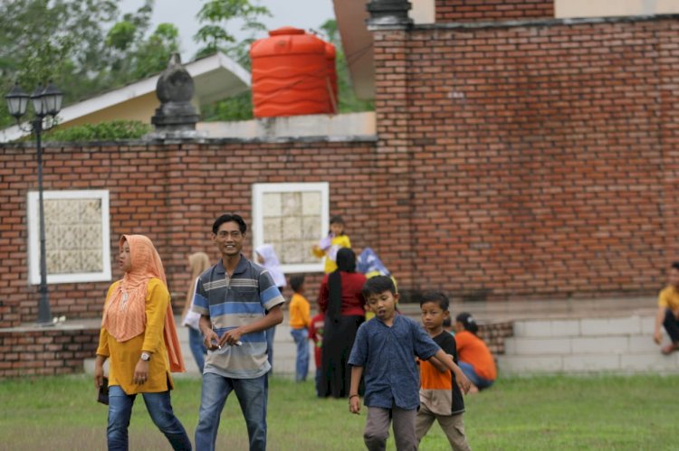 Wisatawan memadati kawasan Candi Bumi Ayu di Kabupaten Pali/Foto: Humaidy Kennedy