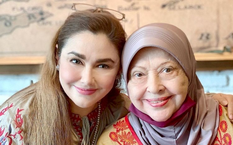 Aktris Senior, Mieke Wijaya bersama sang anak, Nia Zulkarnain. (Istimewa/net)