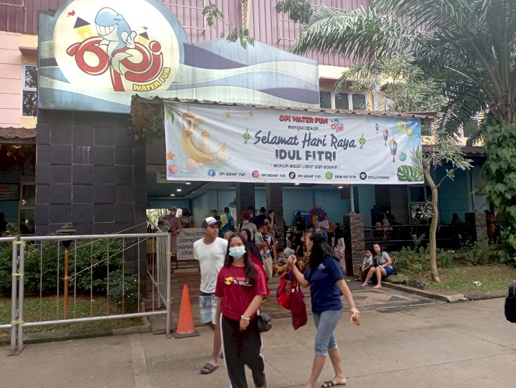 Objek wisata OPI Water Fun Jakabaring diserbu pengunjung pada pelaksanaan H+3 lebaran idulfitri 1443 H. (Mita Rosnita/rmolsumsel.id)