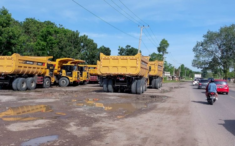 Sejumlah angkutan tambang yang terparkir di RM Pagi Sore. (ist/rmolsumsel.id)