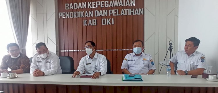 Konferensi pers yang digelar Tim Pencari Fakta Pemkab OKI. (ist/rmolsumsel.id)