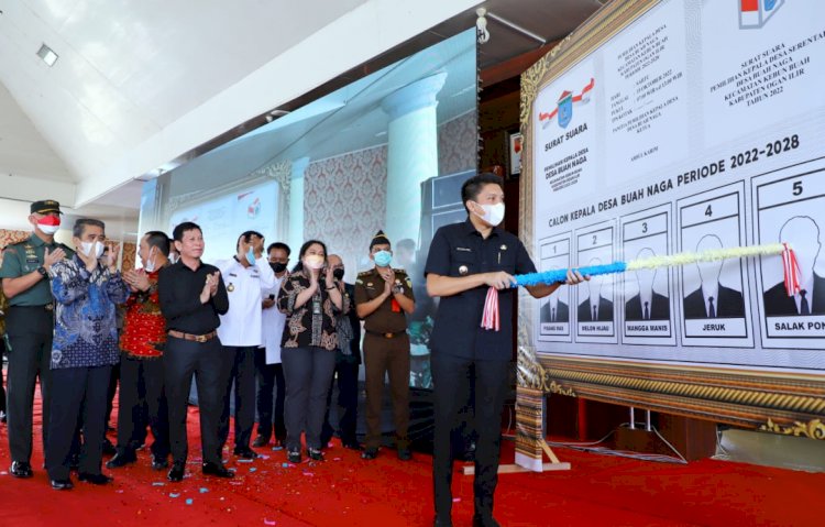 Bupati OI Panca Wijaya Akbar saat launching Pemilihan Kades Serentak 2022 di Gedung Serbaguna KPT Tanjung Senai Indralaya, Kamis (12/5). (Diskominfo Ogan Ilir/rmolsumsel.id)