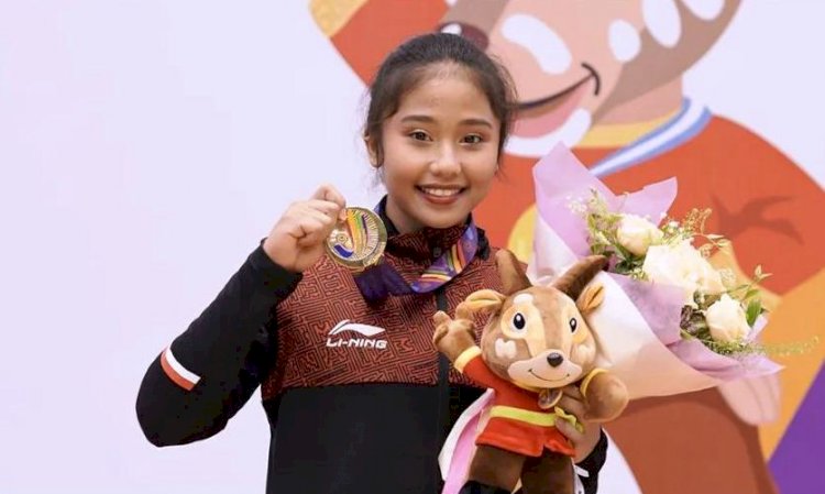 Atlet senam Indonesia Rifda Irfanaluthfi meraih medali emas nomor Artistic-Women's Individual All - Around, Sabtu malam (14/5). (NOC Indonesia/rmolsumsel.id)