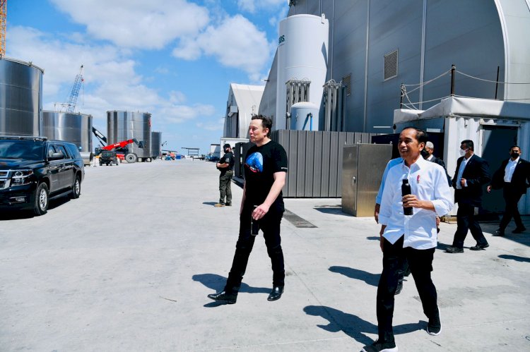 Presiden Jokowi berkunjung ke Space X di Boca Chica, AS, Sabtu (14/05/2022) (Foto: BPMI Setpres/Laily Rachev). 
