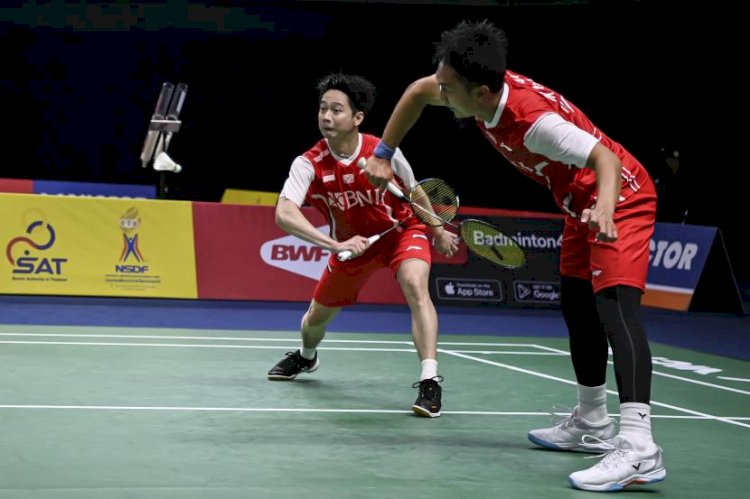 Ganda Indonesia Mohammad Ahsan/Kevin Sanjaya Sukamuljo menyerah dari ganda India Satwiksairaj Rankireddy/Chirag Shetty di final Thomas Cup 2022, Minggu siang (15/5). (Net/rmolsumsel.id)