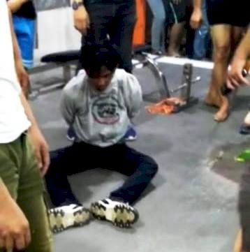 Seorang begal driver taksi online diringkus warga Talang Kelapa saat beraksi Sabtu malam (14/5). (Ist/rmolsumsel.id)