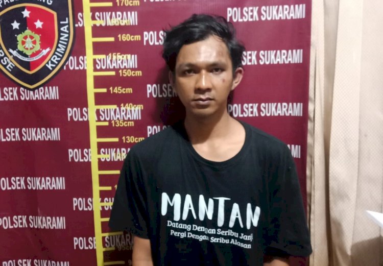 Tersangka saat ditangkap polisi. (Istimewa/net)