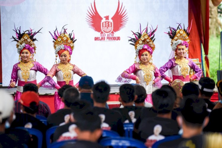 Penampilan tim tari dari Sanggar Puteri Kembang Dadar saat Deklarasi Dukungan untuk Ganjar Pranowo. (ist/rmolsumsel.id)