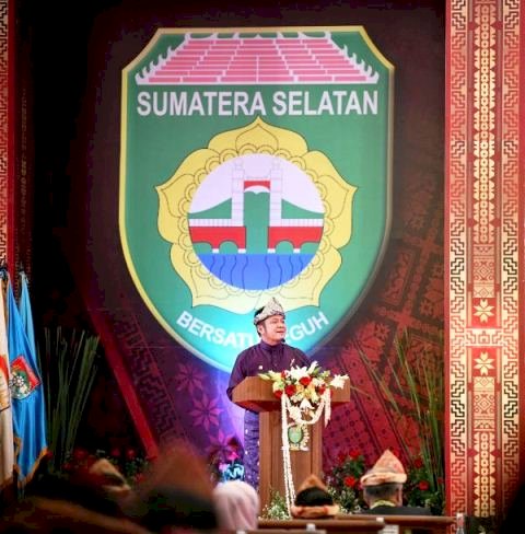 Gubernur Sumsel Herman Deru saat menyampaikan sambutan pada Rapat Paripurna Istimewa Hari Jadi ke-76 Provinsi Sumsel, Selasa (17/5). (Humas Provinsi Sumsel/rmolsumsel.id)