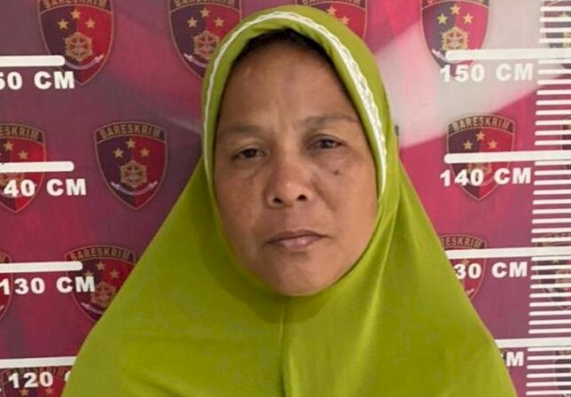 Agnira Susanita alias Neti ditangkap polisi karena melakukan penganiayaan dan merampas kalung seorang perempuan yang disangkanya sebagai istri baru suaminya. (Ist/rmolsumsel.id)