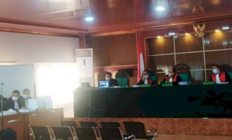 Majelis Hakim PN Palembang menjatuhkan vonis penjara dan denda plus pencabutan hak politik kepada 10 anggota DPRD Muara Enim yang terlibat kasus korupsi. (Ist/rmolsumsel.id)