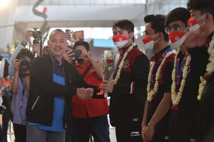 Tim esports Indonesia tiba di Bandara Soekarno Hatta, Tangerang, Banten, usai mengikuti SEA Games 2021 Vietnam, Kamis (26/5). (Kemenpora/rmolsumsel.id)