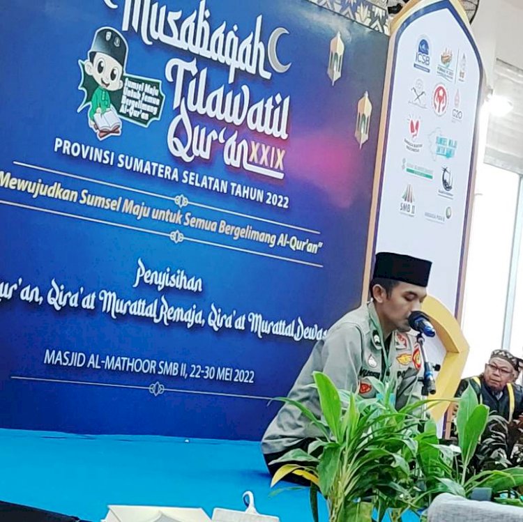 Qari utusan Kabupaten Musi Rawas Briptu Muhammad Husein saat tampil pada MTQ ke-29 Tingkat Provinsi Sumsel, Kamis (26/5). (Ist/rmolsumsel.id)