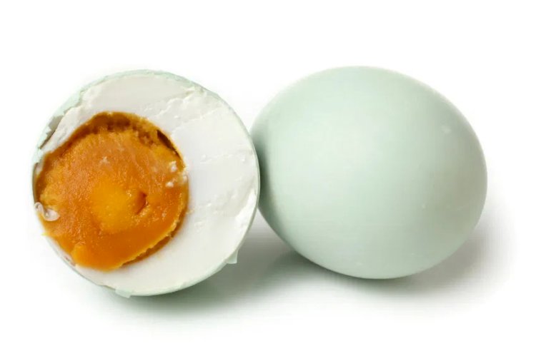 Telur asin kaya akan protein, vitamin, dan berbagai mineral penting untuk tubuh. (Net/rmolsumsel.id)