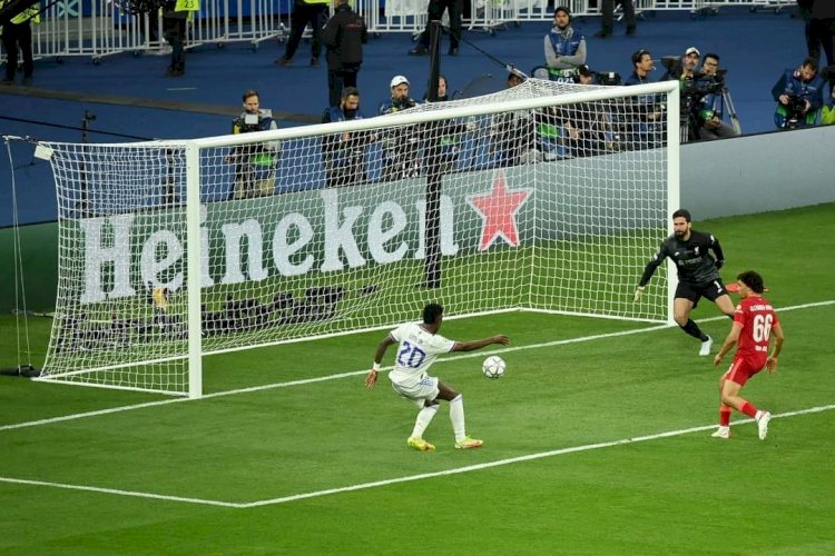 Vinicius Jr menjebol gawang Liverpool sekaligus membawa Real Madrid meraih gelar Juara Liga Champions yang ke-14/Foto:net
