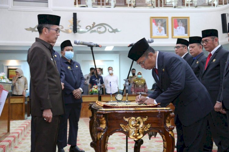 Sekda Kota Palembang Ratu Dewa melantik sembilan pejabat eselon II Pemkot Palembang. (Ist). 