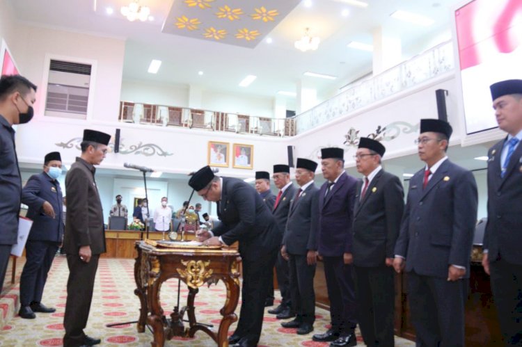 Sekda Kota Palembang Ratu Dewa melantik sembilan pejabat eselon II Pemkot Palembang. (Ist)