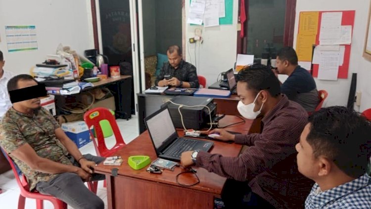 Pelaku saat diamankan Polda Aceh. (Ist). 