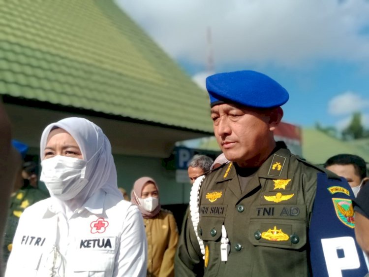 Danpomdam II Sriwijaya, Kol. Cpm Andi Suci Agustiansyah  didampingi Wakil Kota Palembang Fitrianty Agus. (Humaidy Aditya Kenedy/RMOLSumsel). 