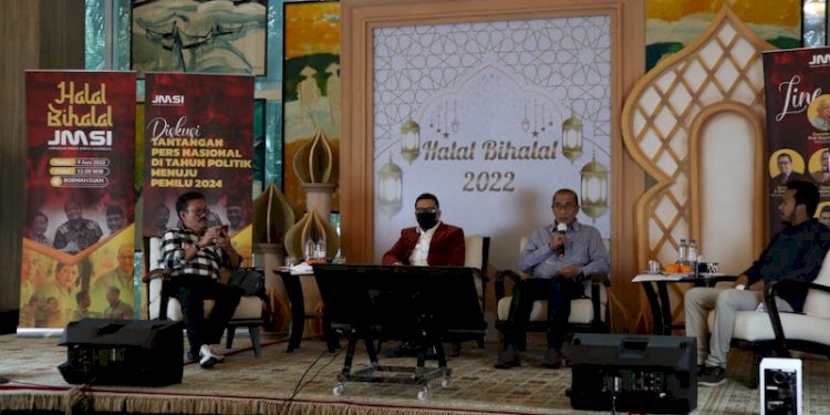 Ketua KPU RI Hasyim Asy'ari (kedua dari kanan) saat jadi pembicara diskusi JMSI bertajuk "Tantangan Pers Nasional di Tahun Politik Menuju Pemilu 2024"/RMOL