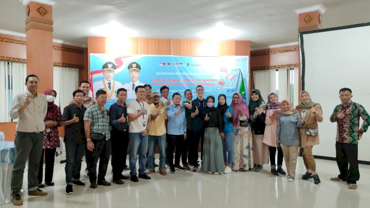 Foto bersama usai sosialisasi Bela Pengadaan di Diskominfo OKI. (Istimewa/rmolsumsel.id)