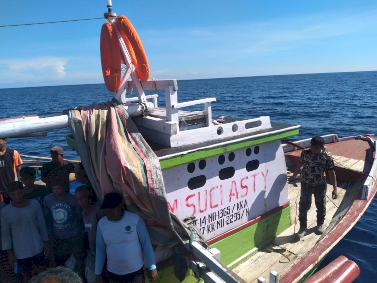 KKP saat menangkap kapal ilegal fishing. (Istimewa/net)