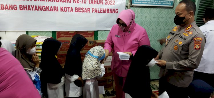 Kapolrestabes Palembang, Kombes Pol Mokhamad Ngajib dan jajaran menggelar Baksos Religi di Panti Asuhan Assafaat, Senin (20/6). (Amizon/Rmolsumsel.id). 