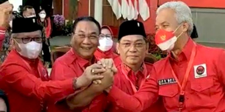 Bambang Pacul (kedua dari kiri) dan Ganjar Pranowo (kanan) satu komando patuhi putusan Ketum PDIP Megawati Soekarnoputri soal Pilpres 2024. (Istimewa/net)